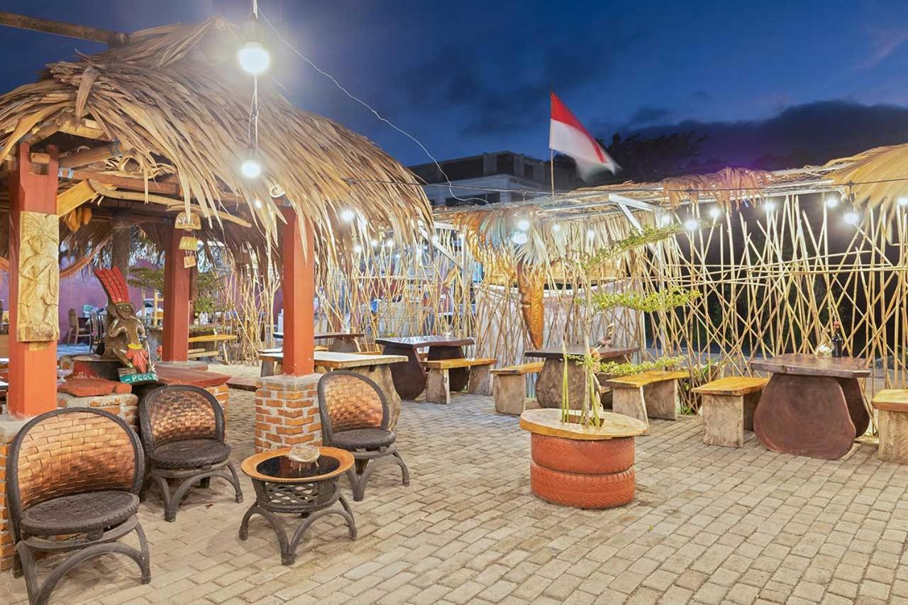 Onong'S Homestay & Cafe Tomohon Exterior foto